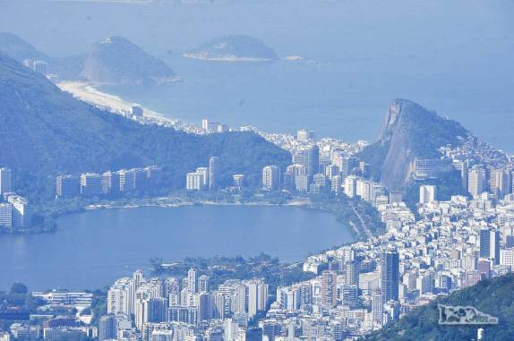 A Lagoa Rodrigo de Freitas, Leblon, Ipanema e Copacabana vistos do alto da Pedra da Gavea, no Rio de Janeiro